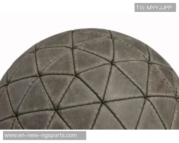 足球的表面是由32块拼接而成的神秘艺术与科技的完美结合